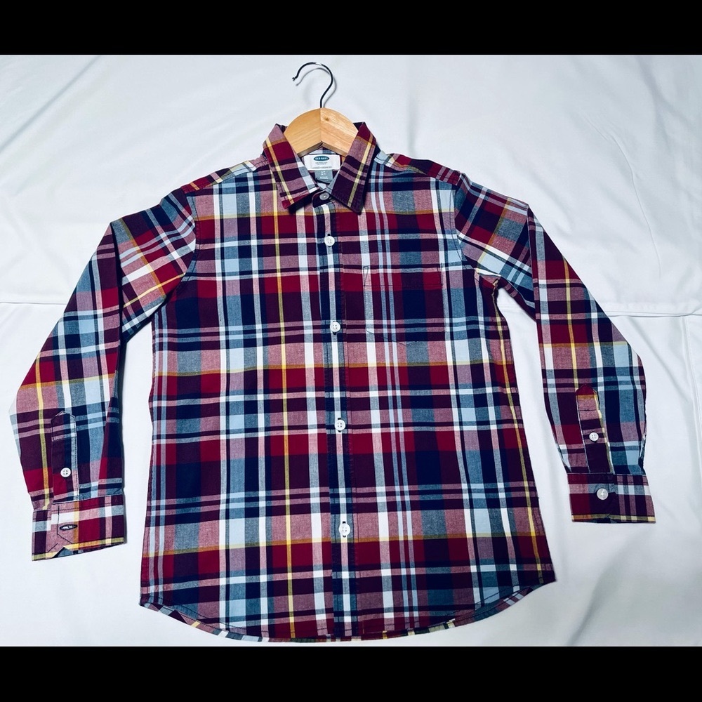 Boys Old Navy S 6-7 long sleeve.